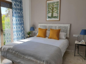 Casa Puerta de Santa Cruz, Seville